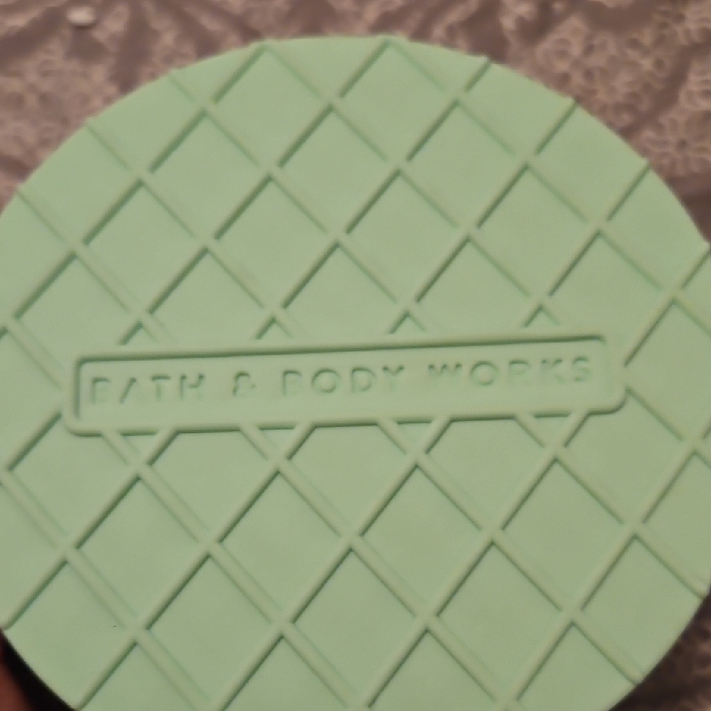 Bath & Body Works Neapolitan Ice Cream Candle - Picture 3 of 3